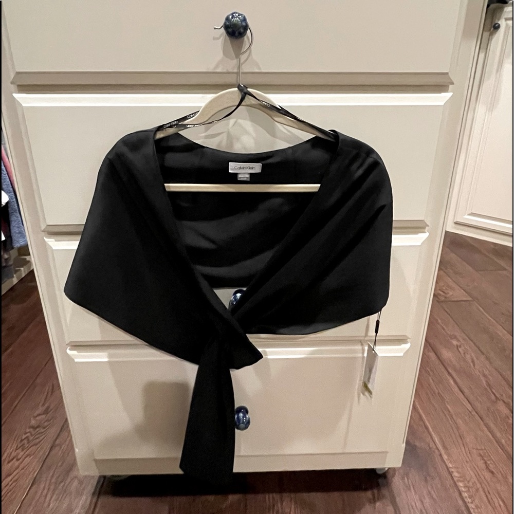 Calvin Klein short shawl wrap